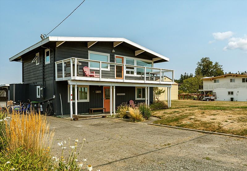 2nd image of 2577 Sunlight Beach Road