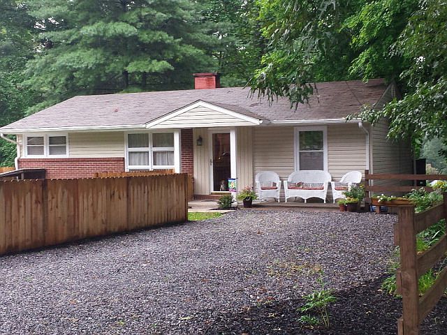 1st image of 40 Pinnacle Dr