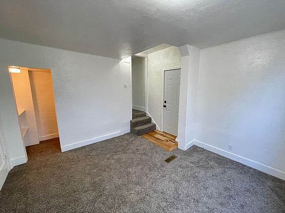 3rd image of 1014 Blaine Ave #1/2