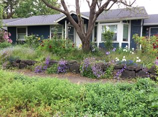 3618 S Redwood Dr, Springfield, OR 97478