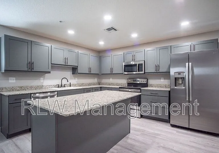 216 E Alfred St #220 — Photo 10