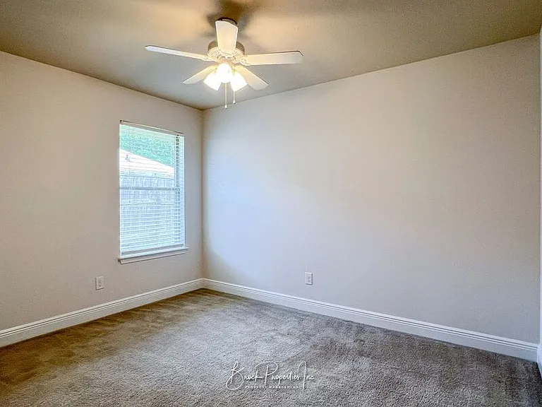 2080 Stennis Dr — Photo 26