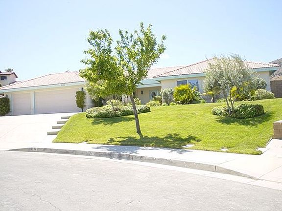 Home on cul-de-sac street