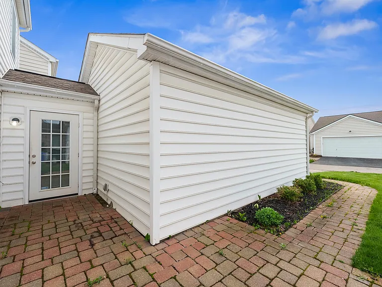 4035 Redroyal Ave — Photo 34