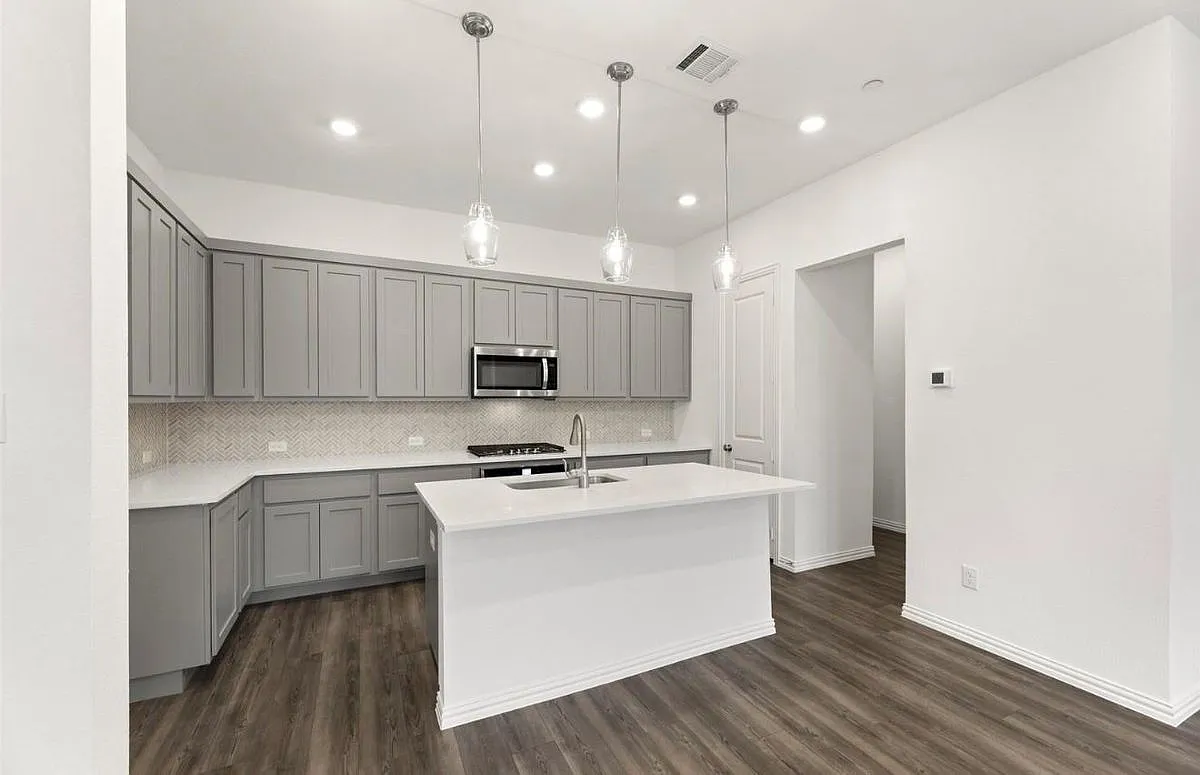 3 bed, 2.5 bath, 1647 sqft, $2,650 — Photo 1