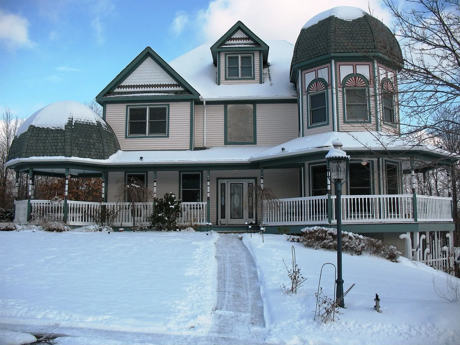 140 Summerlawn Dr photo 1