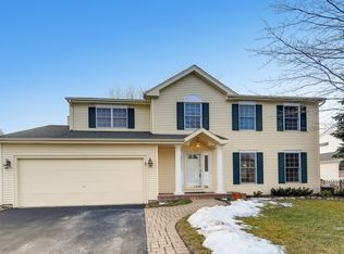 911 Stone Creek Cir, Crystal Lake, IL 60014