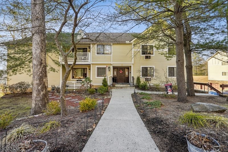 1st image of 12B Foxwood Dr #B