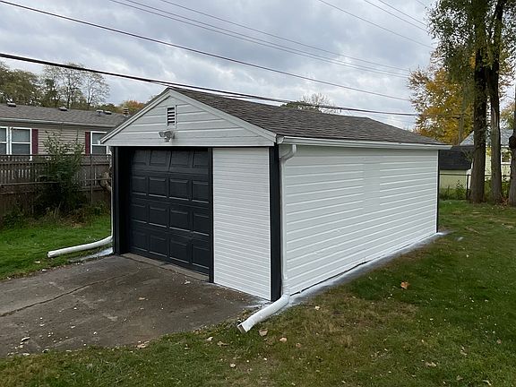 2nd image of 2607 Woodruff Ln