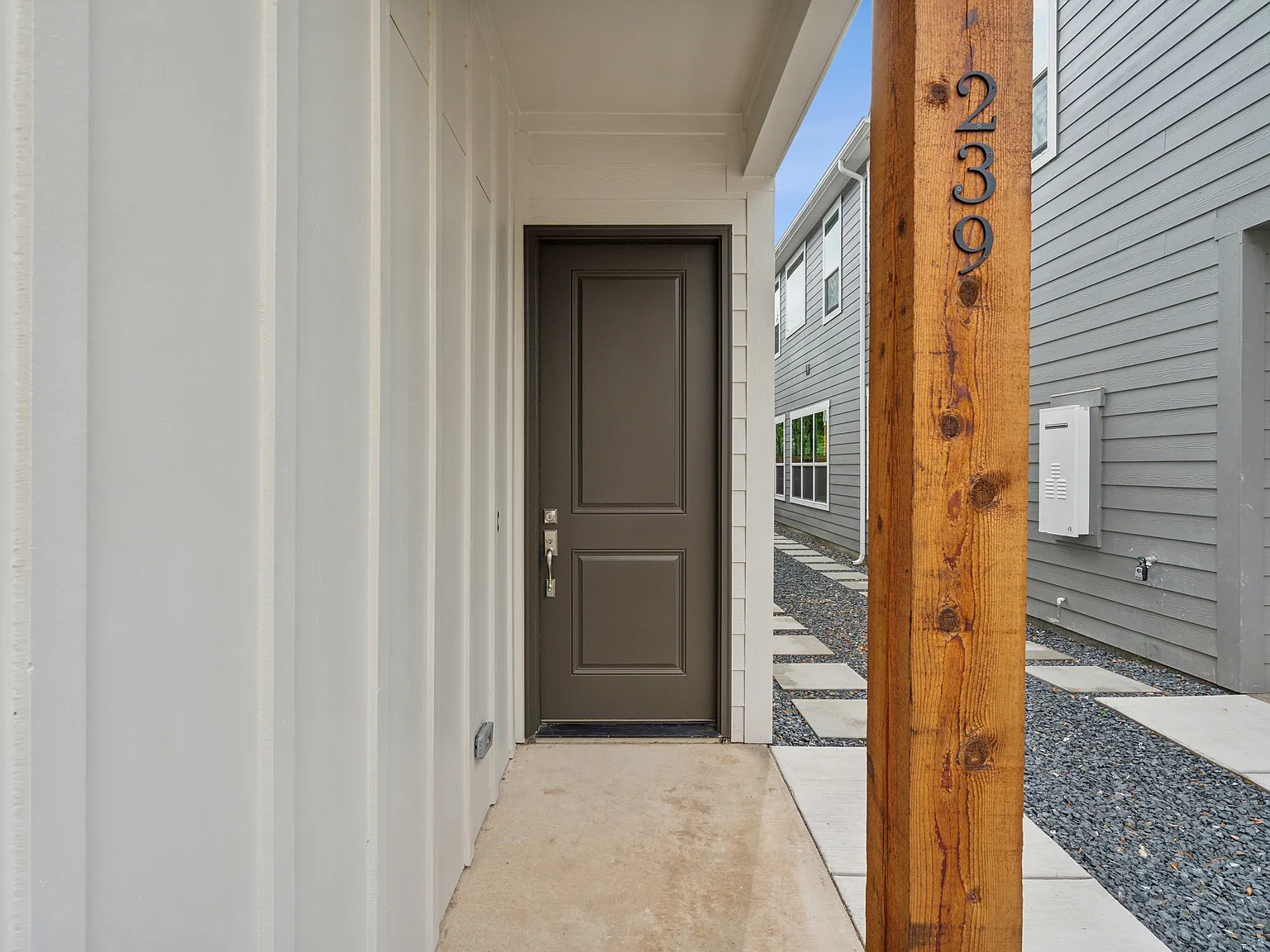3 bed, 3.5 bath, 2372 sqft, $3,250 — Photo 2