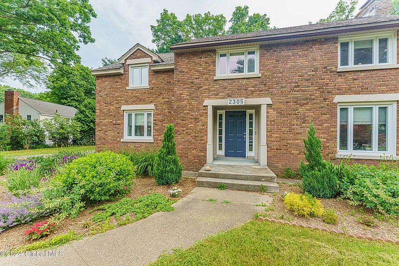 2nd image of 2305 Central Parkway