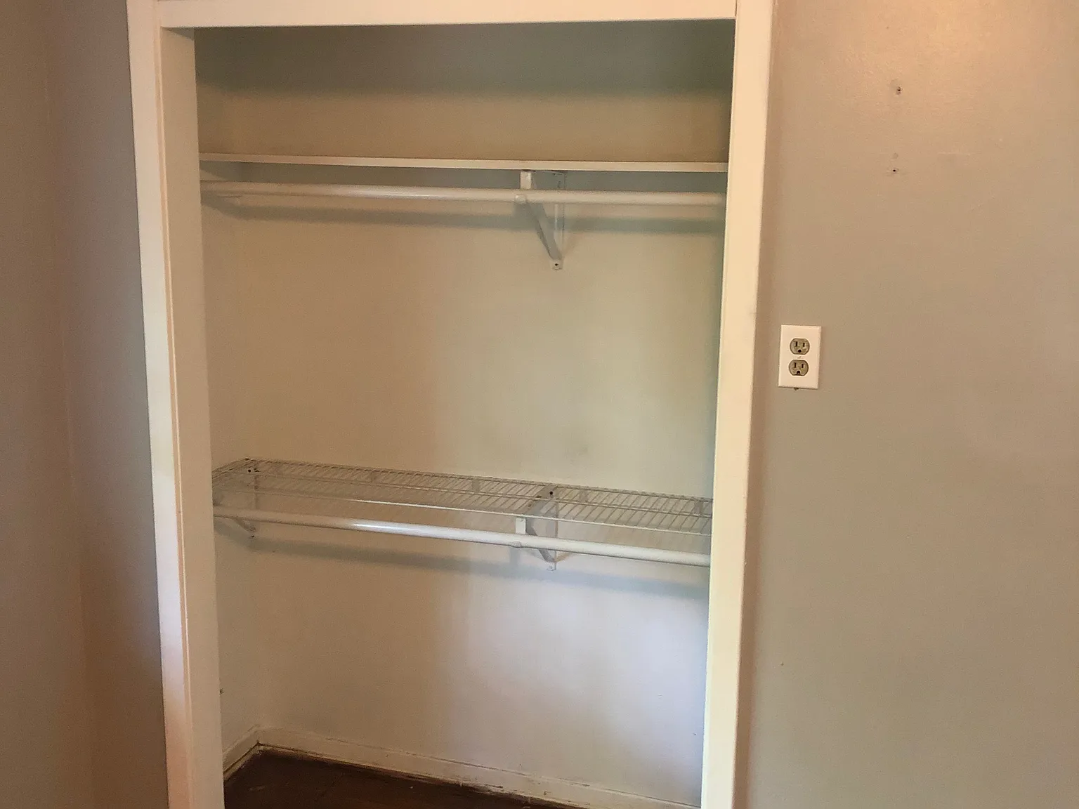 3 bed, 1300 sqft, $2,200 — Photo 4