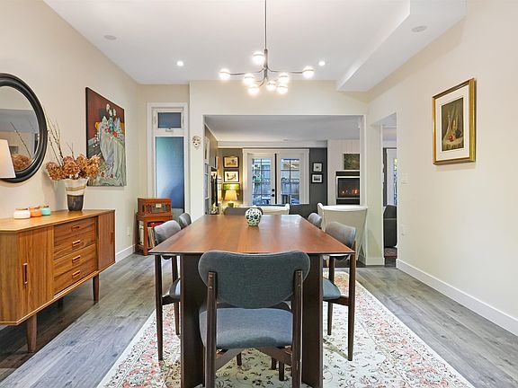 4th image of 4990 Capilano Rd