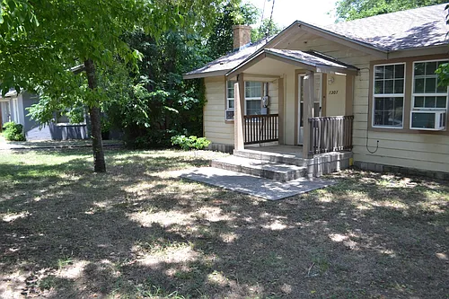 1301 Bernard St Photo 1