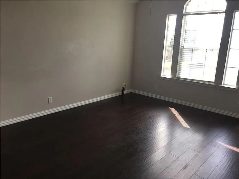 312 Estate Dr — Photo 22
