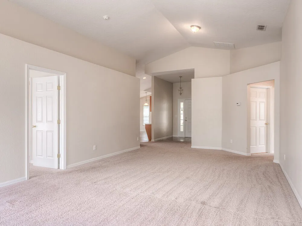 3 bed, 2.0 bath, 1636 sqft, $2,150 — Photo 3