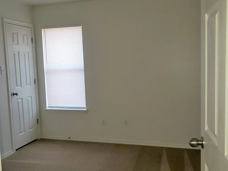 2810 Ashley Dr — Photo 5
