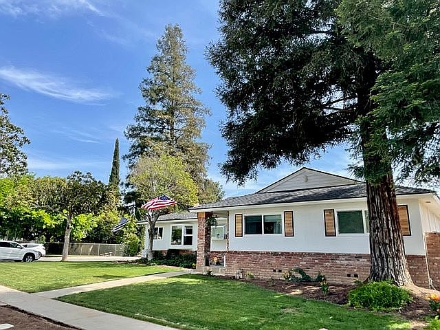 2nd image of 1393 E Ellery Ave