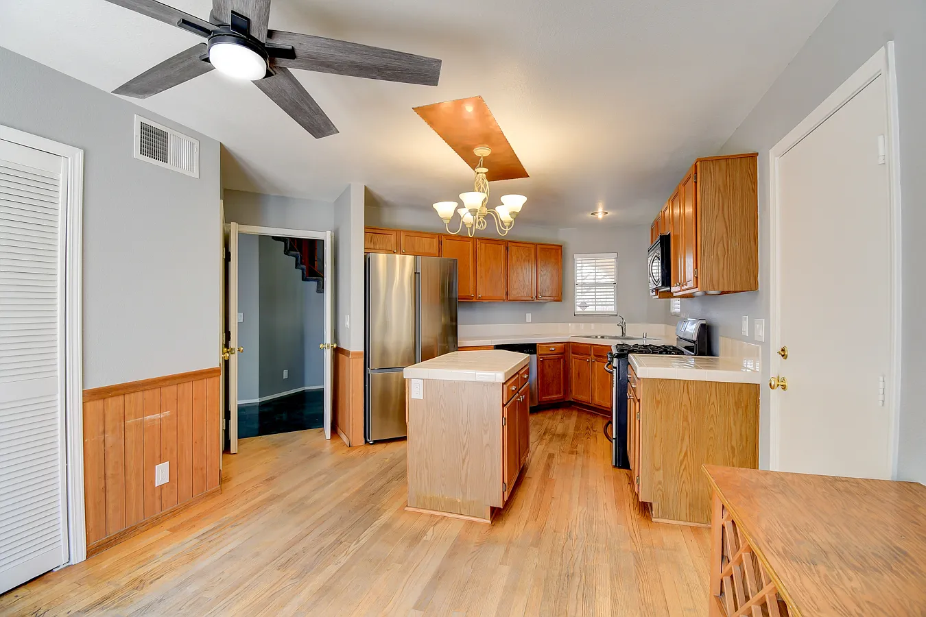 4 bed, 2034 sqft, $2,200 — Photo 4
