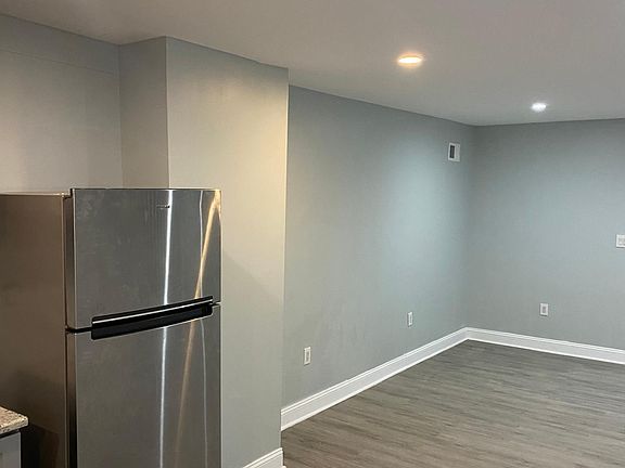 2nd image of 5211 Beaumont Ave #1