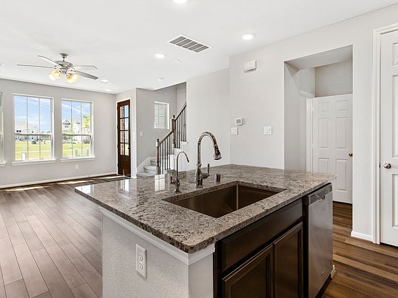 Lakeshore at Towne Lake - Sloane Interior Image 4