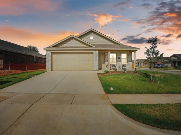 1388 Wavelet Dr, Azle, TX 76020
