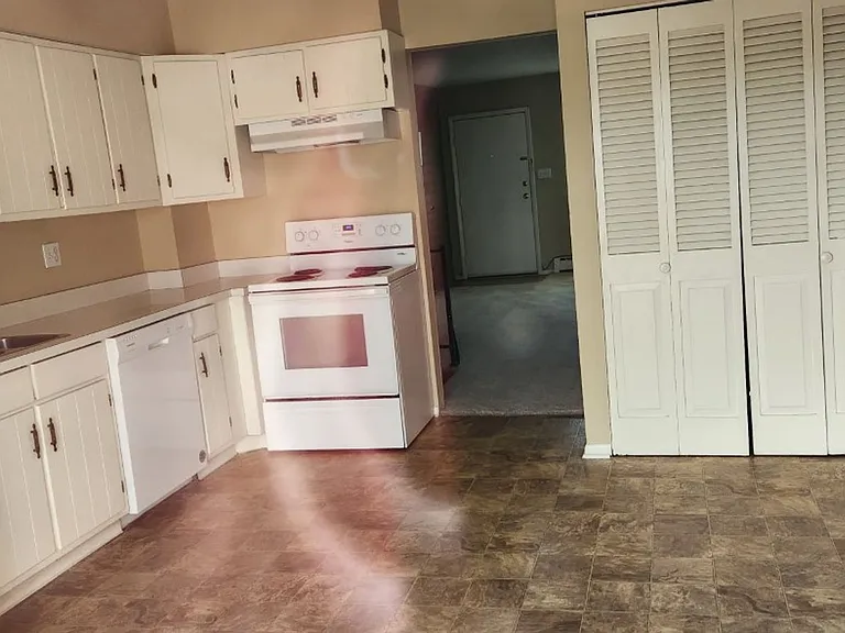 1782 & 1784 N Overland Trl — Photo 10