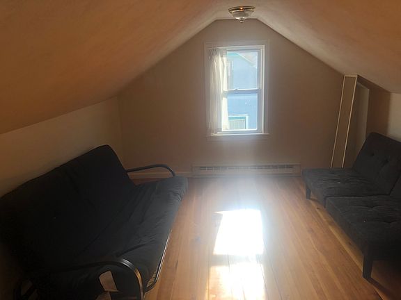 3rd Bedroom (Upstairs)