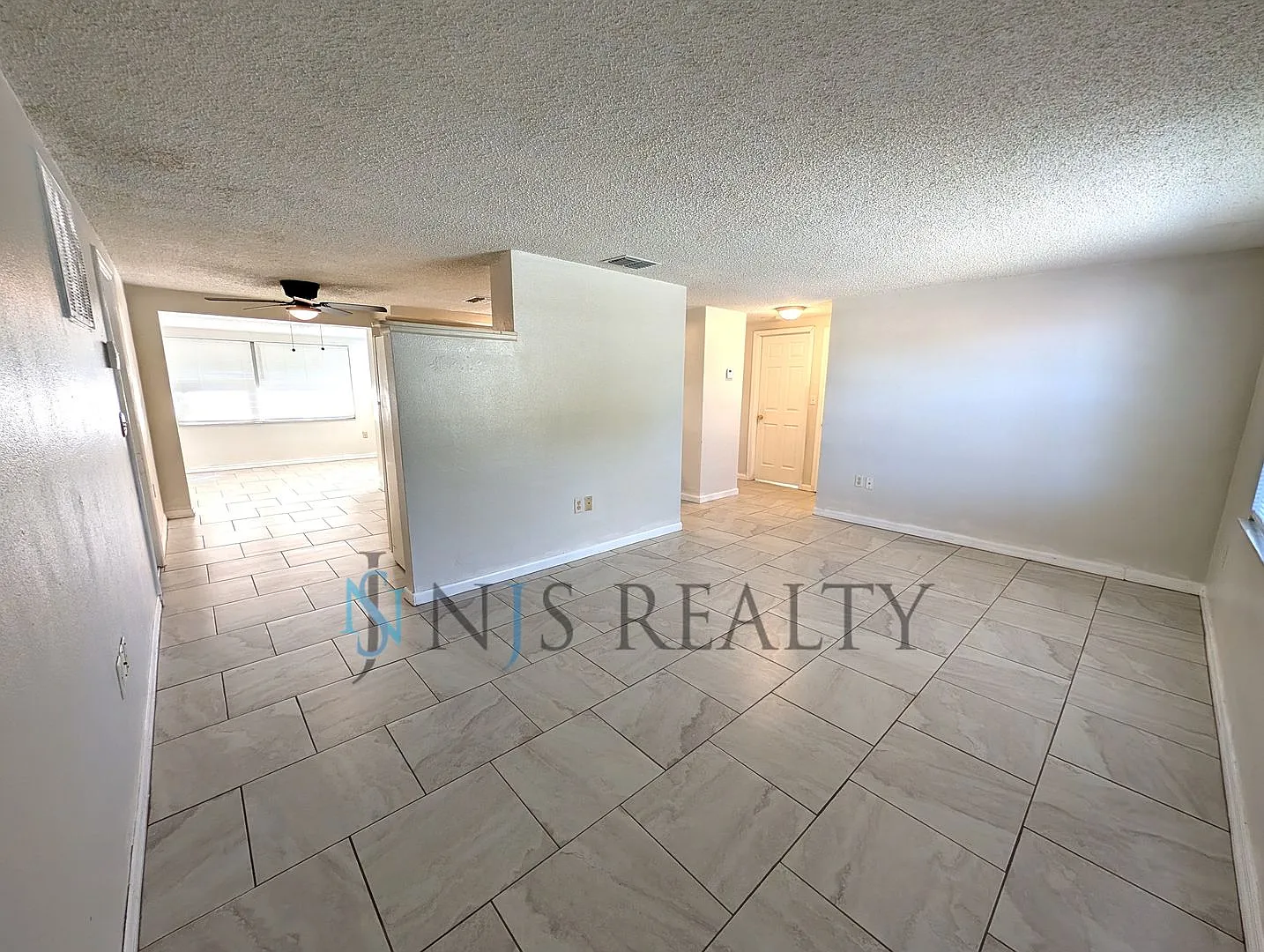 NEW renovation 2 bed/1 bath ~NEW: tile floors, kitchen renovation & paint! with a HUGE fenced yard!! — Photo 4