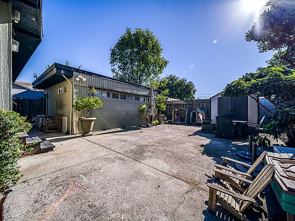 3rd image of 627 Hopkins Ave
