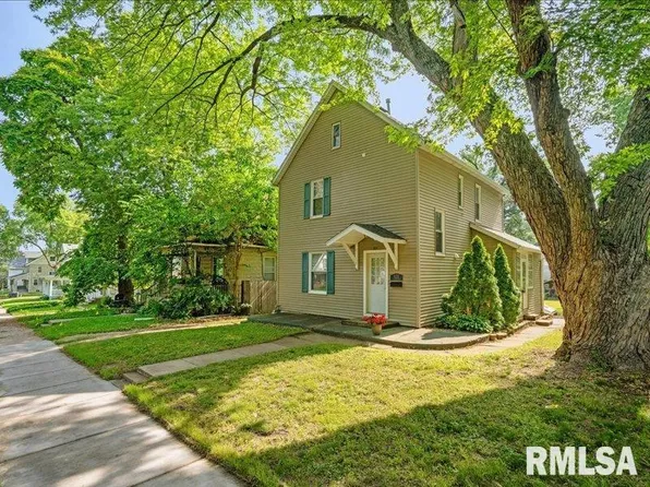 821 42nd St, Rock Island, IL 61201