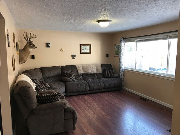 5th image of 928 S Hilltop Dr