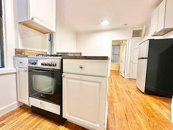2nd image of 110 9th Ave #3E