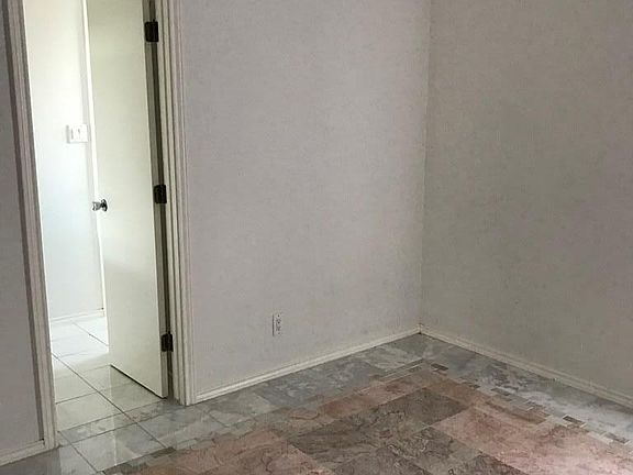 3rd image of 590 Geraldine Ln