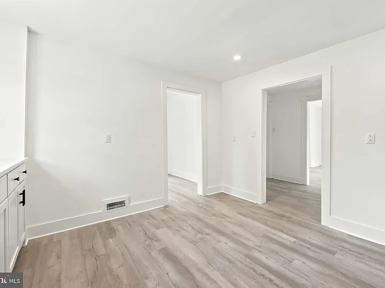 471 Elmwood Rd N — Photo 13