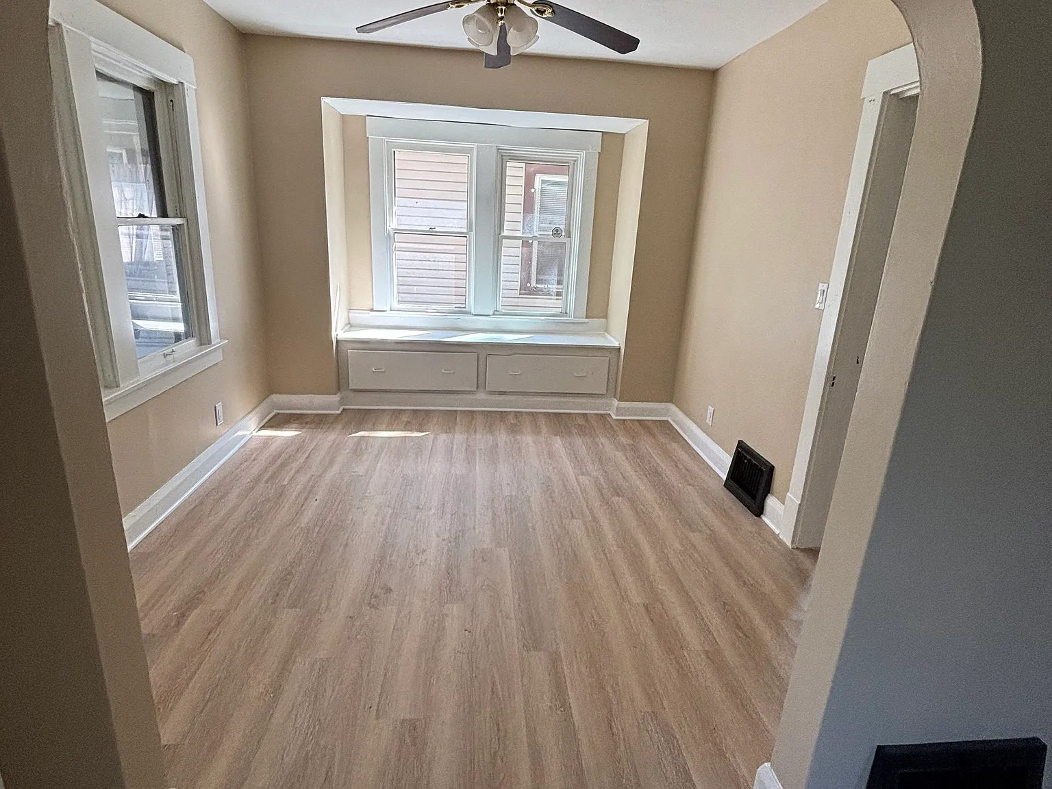 3 bed, 1070 sqft, $1,200 — Photo 4