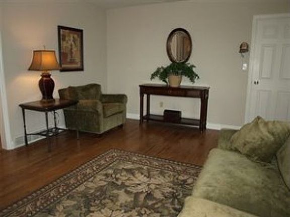 4th image of 895 Lois Ave