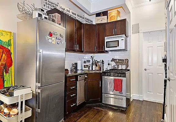 3rd image of 409 E 81st St #1PATIO