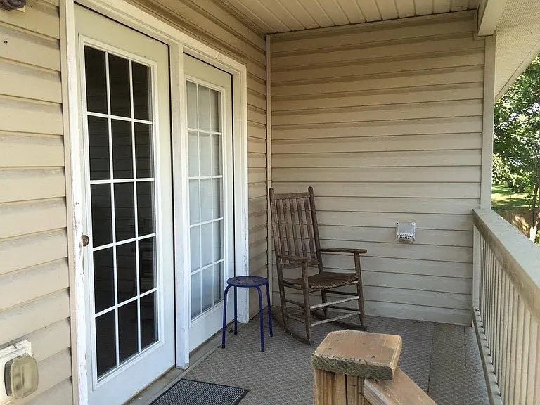 44 N College St — Photo 2