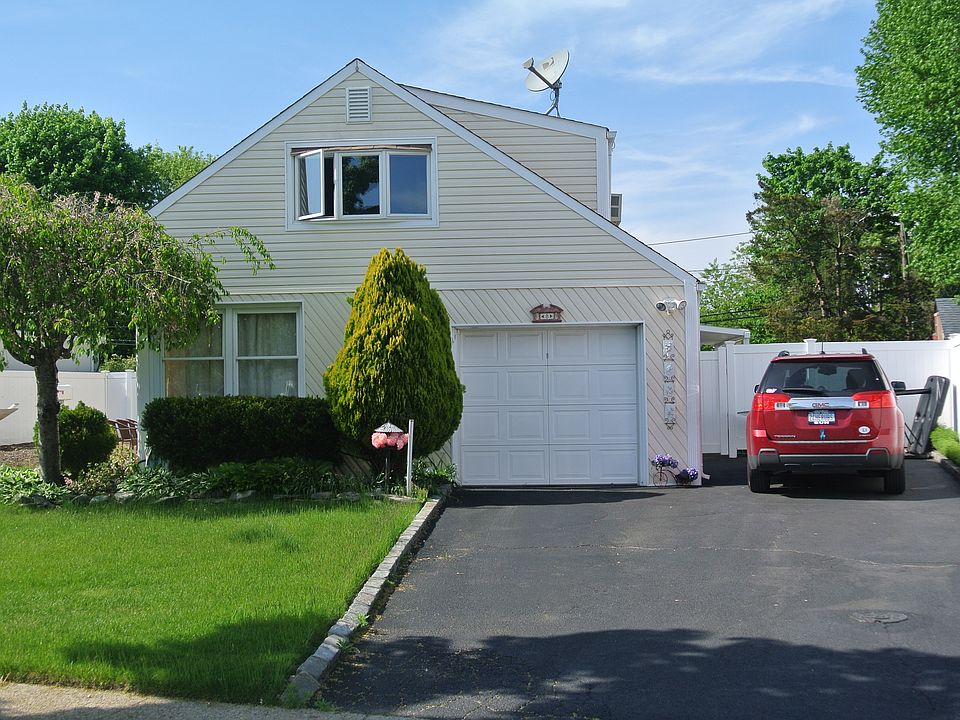 1st image of 8 Seth Ln