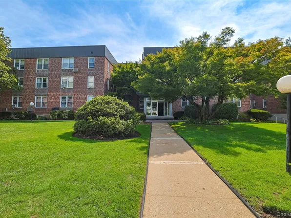 530 Dubois Avenue #1B, Valley Stream, NY 11581