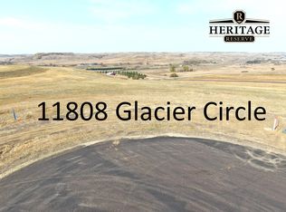11808 Glacier Cir, Bismarck, ND 58503