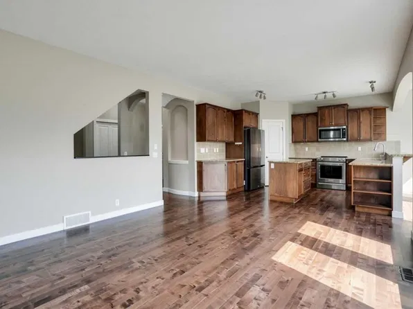 92 NW Everglen Close SW, Calgary, AB T2Y 0G6