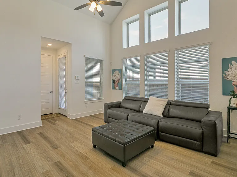 1212 Carnation Dr — Photo 6