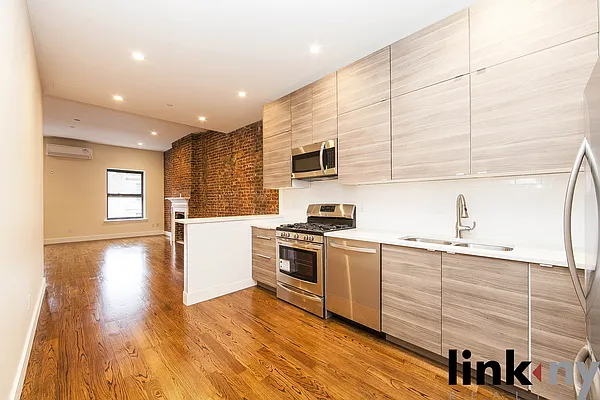 Rented by Link NY Realty | media 37