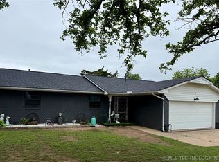 1101 Wade Wells Dr, Henryetta, OK 74437