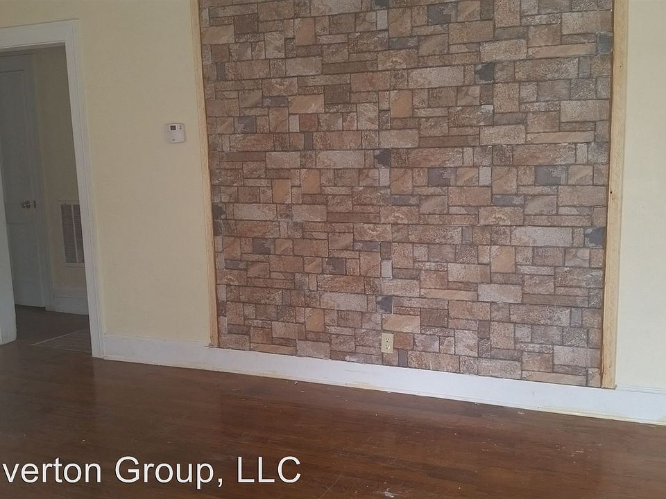 2nd image of 409 Greenview Dr