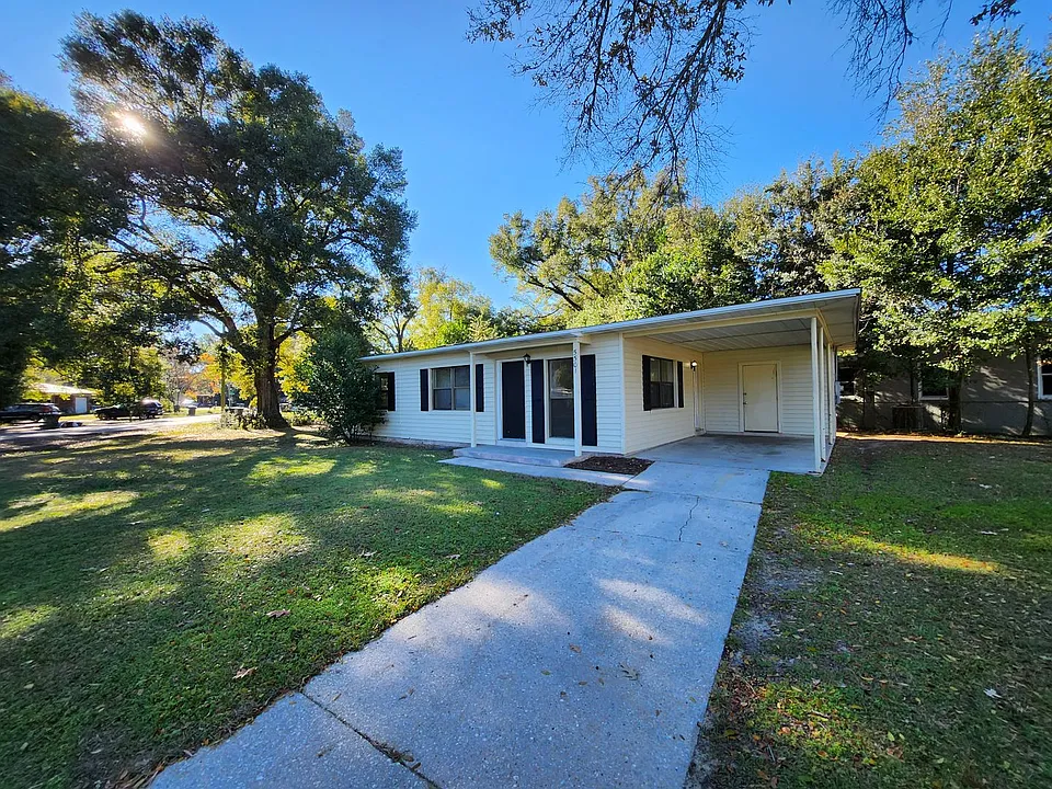 5501 Mayfair Dr