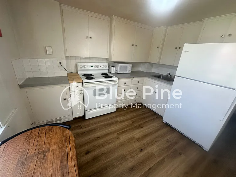 427 South Blvd — Photo 3