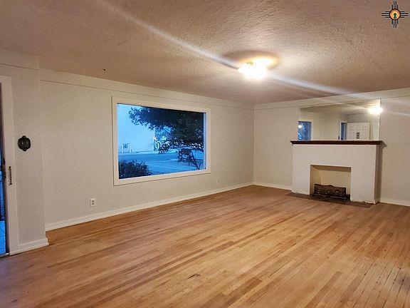 3rd image of 1027 N Mesa St